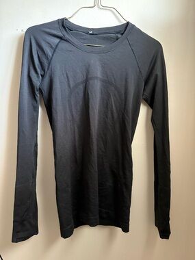 Lululemon black long sleeve swiftly tech
